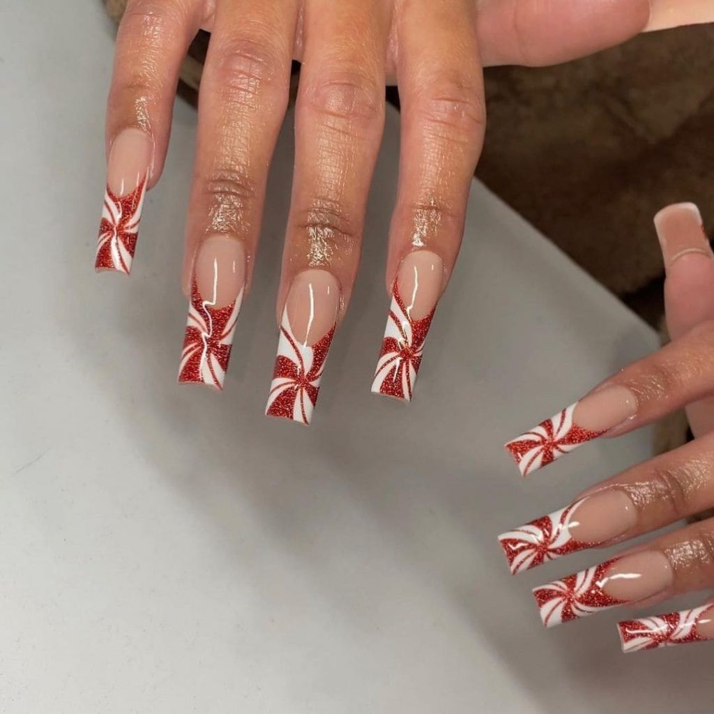 The red floral pattern gives this design its perfection.