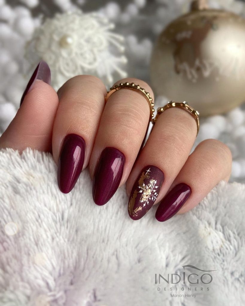 This beautiful Royal nail art design for Christmas