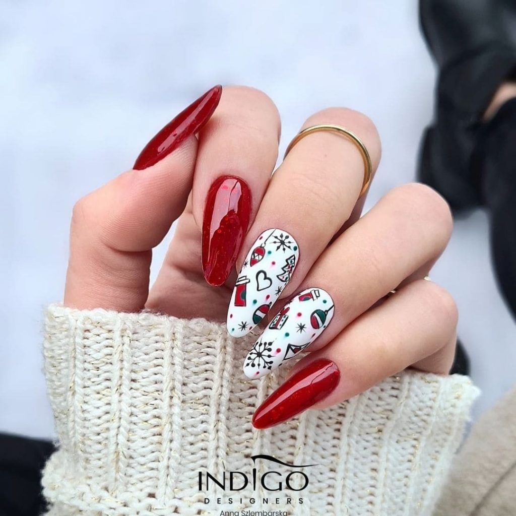 The red, white and green lining simple festive nails for Christmas 