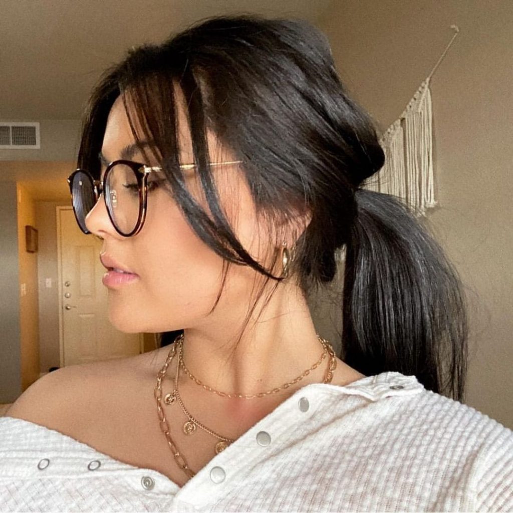 Deep-Heading Pony Tail Curtain Bangs