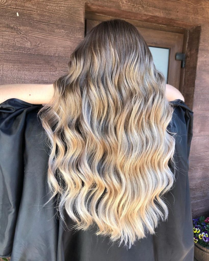 This blonde look in brown hair will give you a spectacular glow