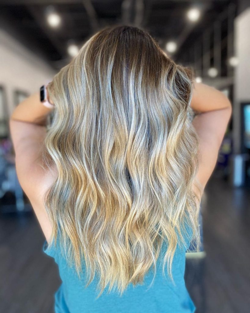 This brown hair and blonde highlights will be the perfect quick hair fix