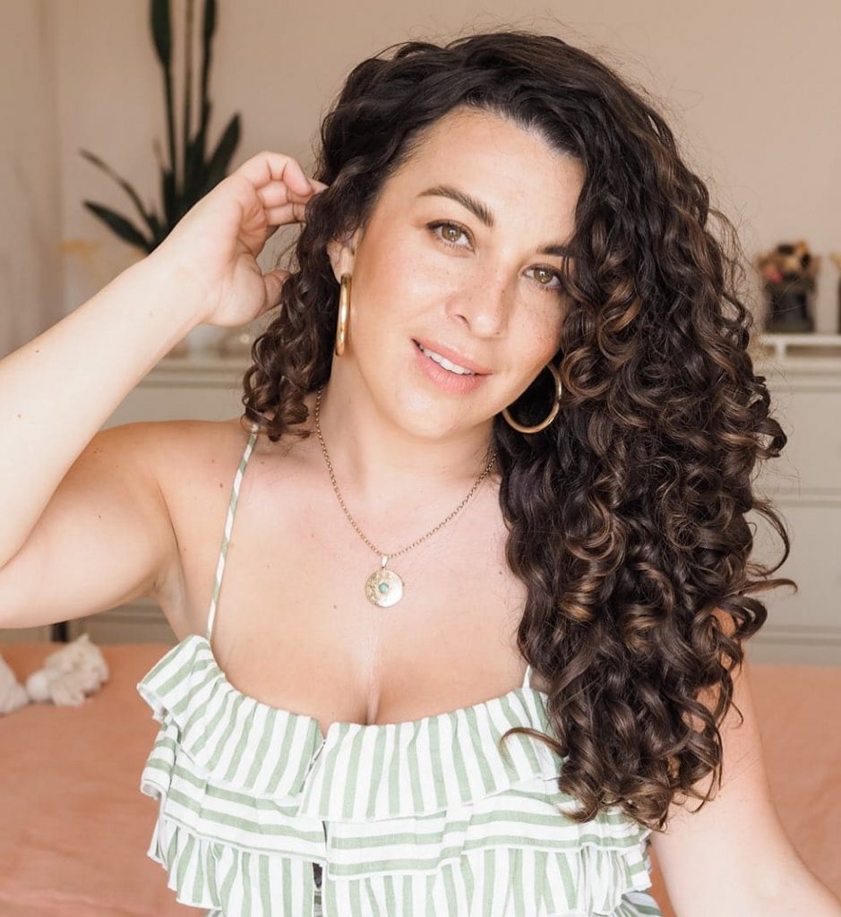 One side curly curtain bangs