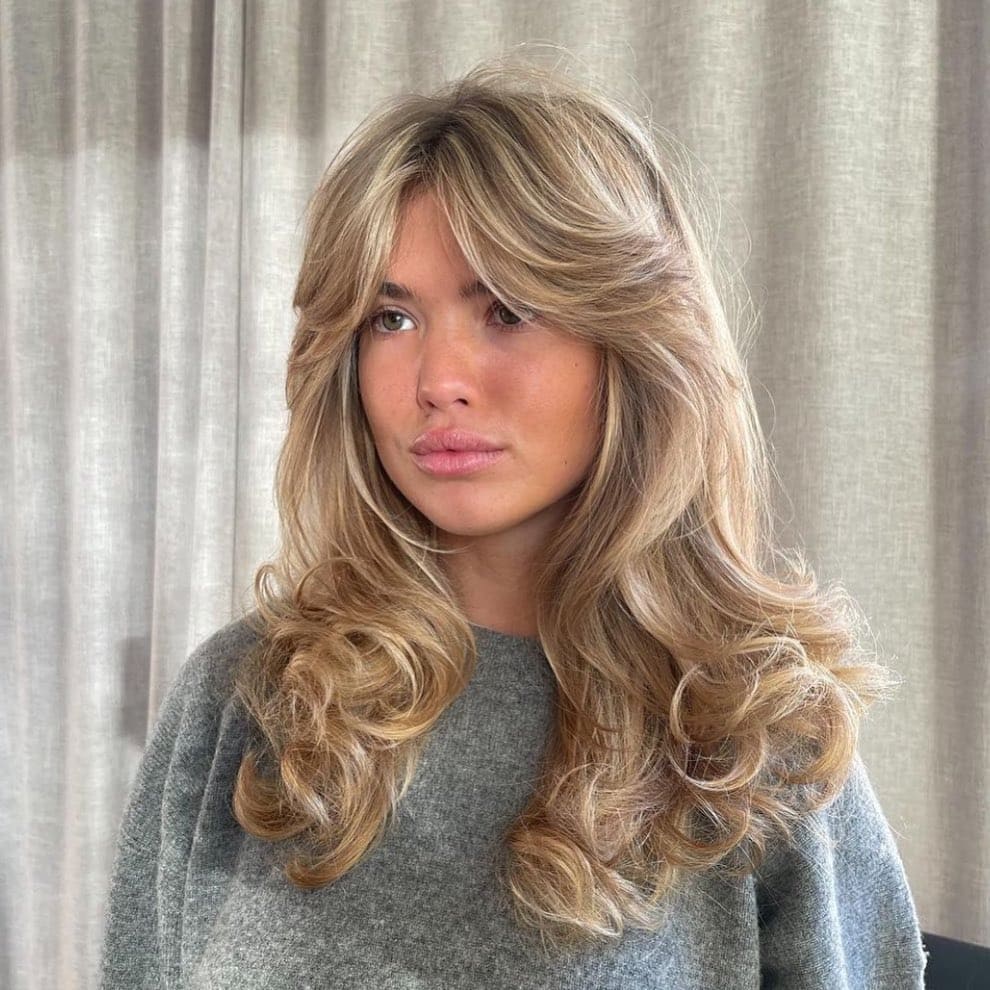 Magic blonde curtain bangs