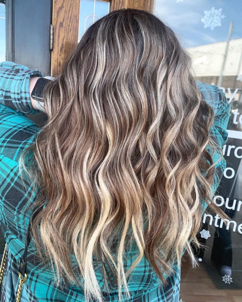 These two shades of brown will let your blonde highlights shine differently
