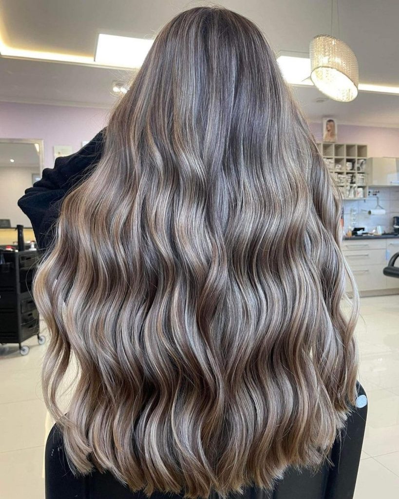 With this style, your brown hair will never be boring