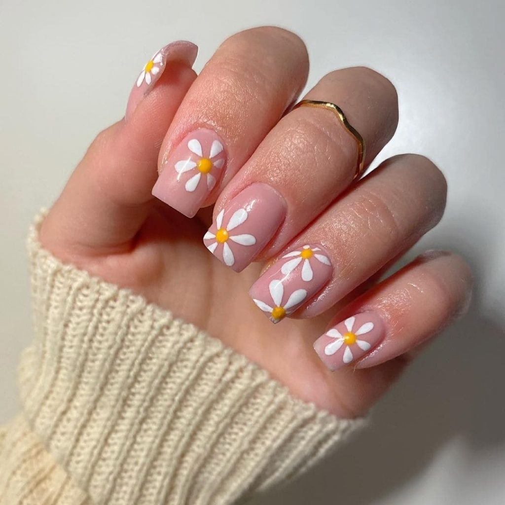 Cute Yellow-Themed Floral Nails Design