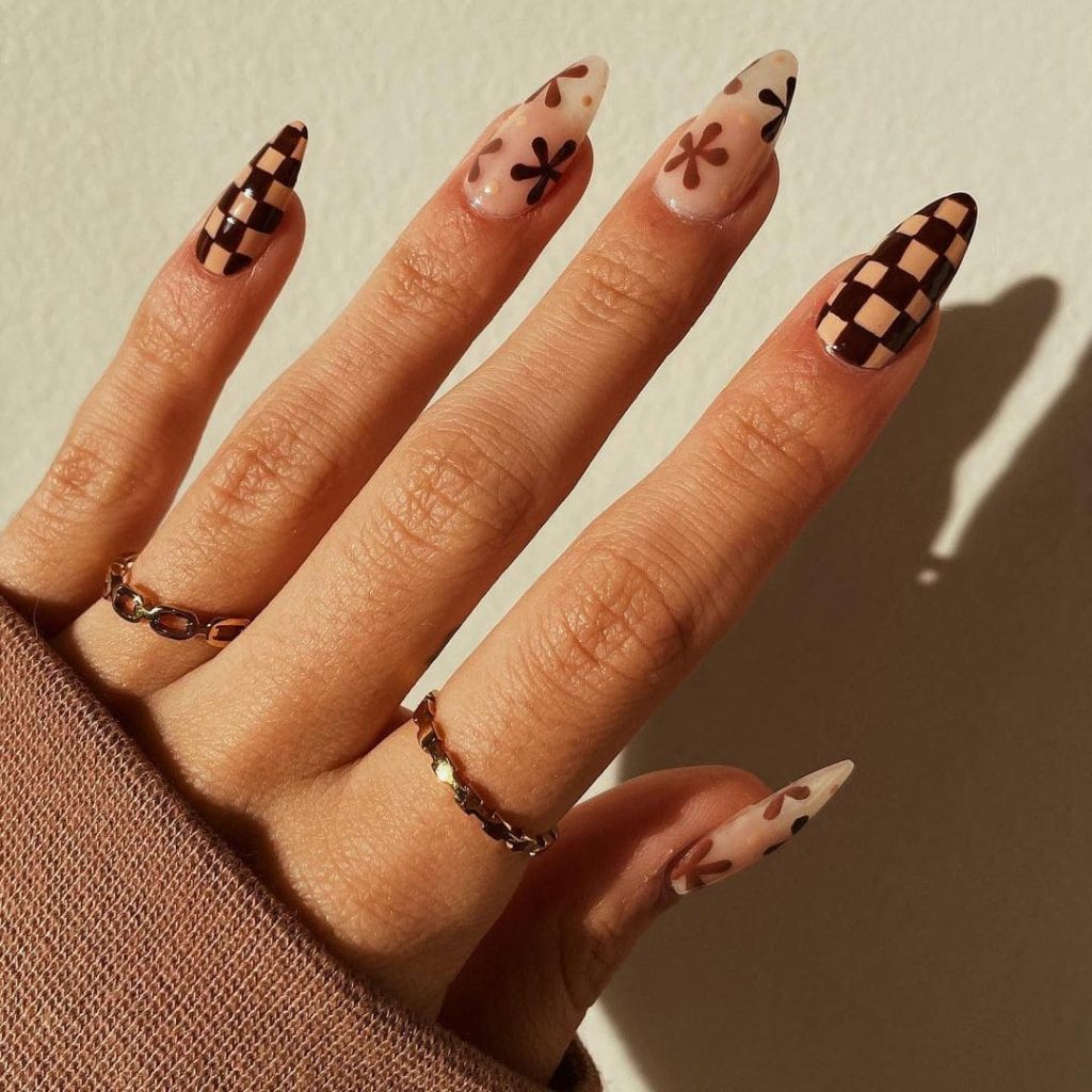 Cappuccino Daisy brown Nails
