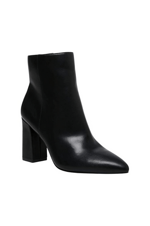 Pointed toes ankle boots
